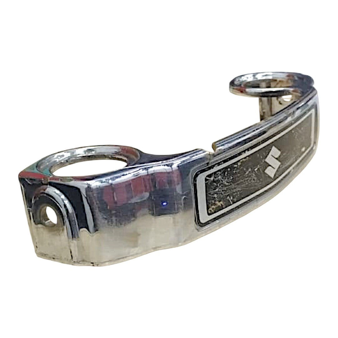 Emblema Frontal Suzuki Yes 125 Detalhe Original — Avaria 1